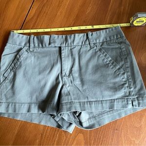 Juicy Couture Women Green Khaki Shorts - Size 10